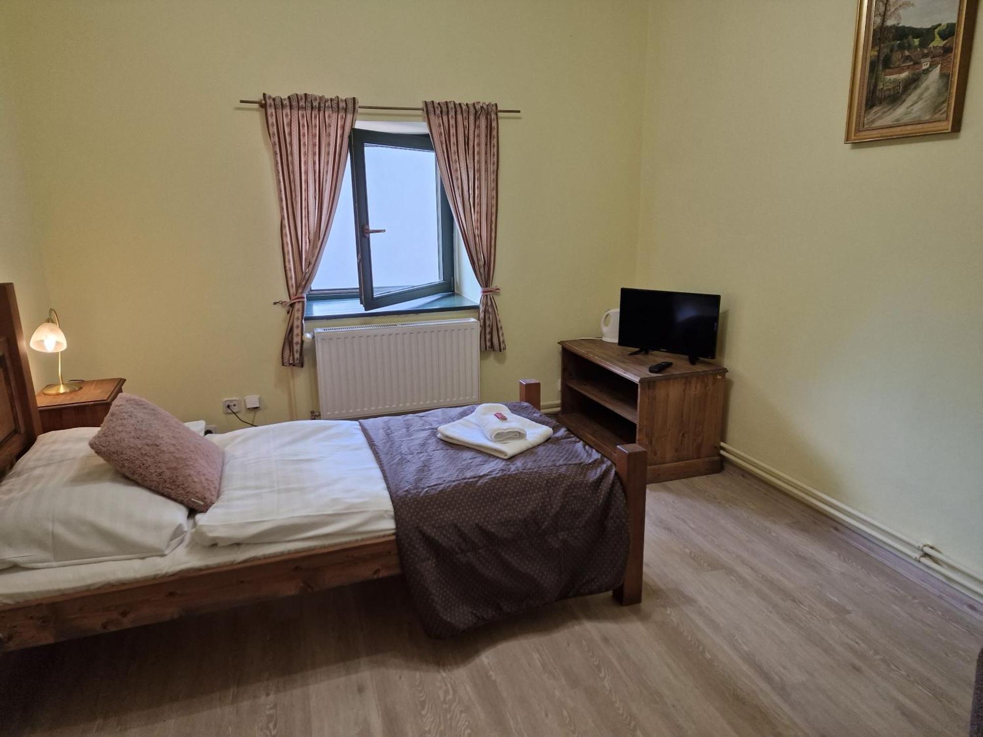 Hotel Opat Кутна-Гора Экстерьер фото